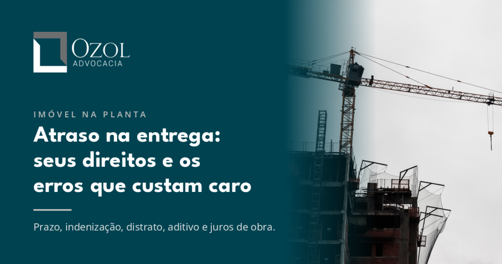Prédio em construção com guindaste, obra atrasada